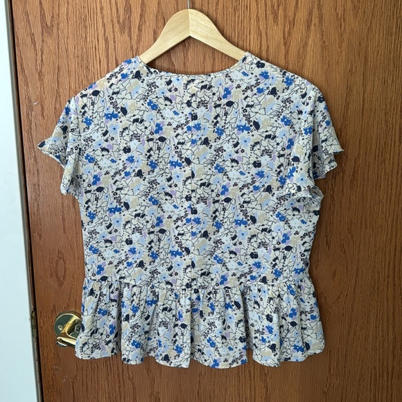 Floral ShortSleeved Blouse - Picture 4 of 5
